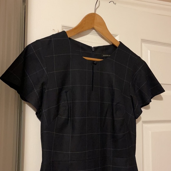 Banana Republic- ruffle sleeve, ruffle hem dress - Picture 5 of 6